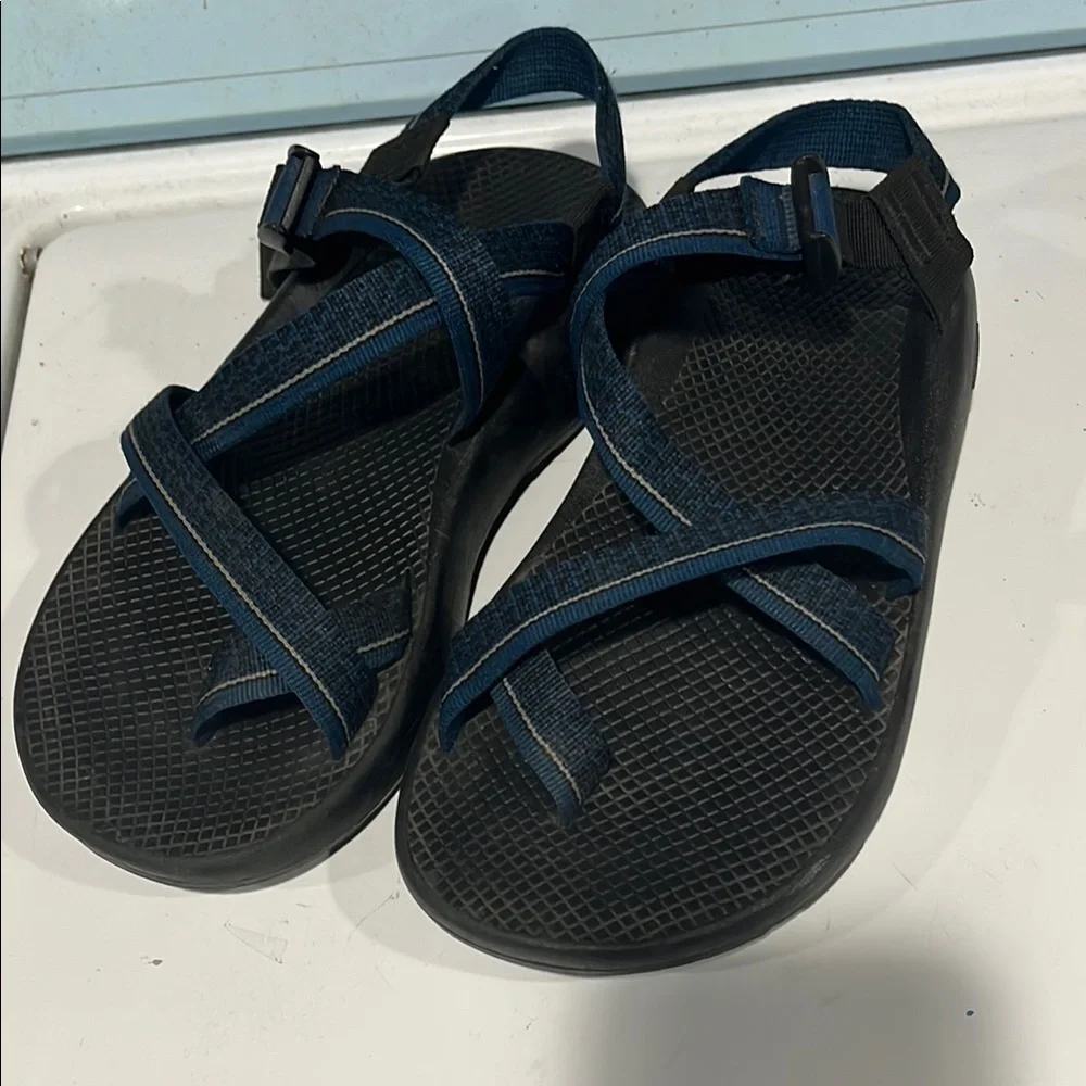 Chaco sandals men’s Black and Blue Strappy Sandals‎ size 9